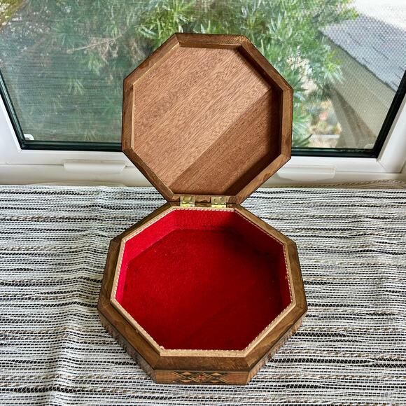 Vintage Octagonal Syrian Inlaid Mosaic Wood Box with Red Velvet Interior - Picture 3 of 16